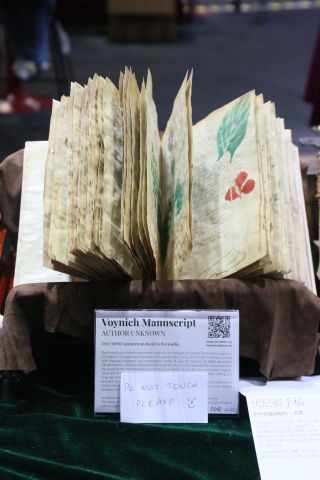 ポーランド館で展示されていた古書