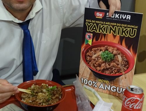 １００％アンガスビーフを使用したブラジルのすき家の焼肉丼