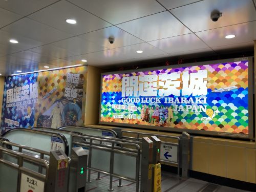 3番出口の階段とエスカレーター前