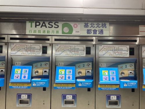 MRT淡水駅の券売機