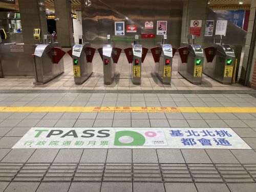 MRT淡水駅の改札機