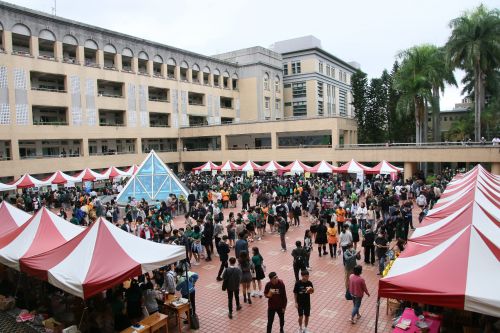 学園祭の「園遊會」の様子