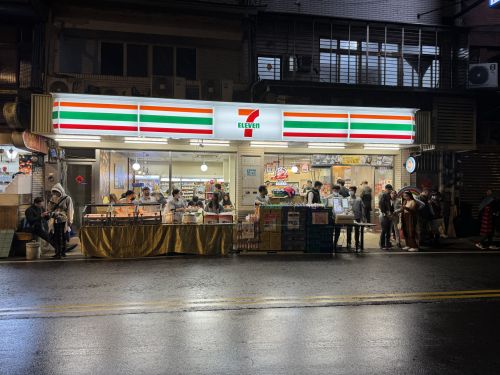 会場近くにある7−11