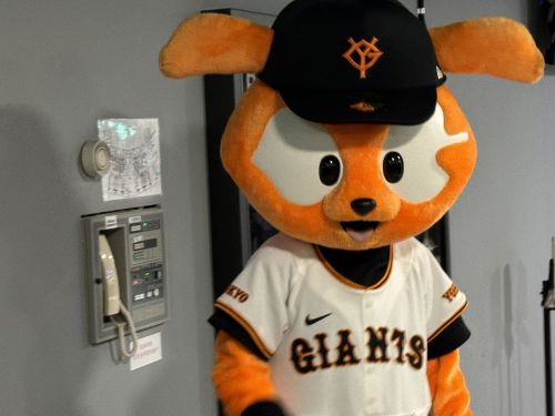 １階内野席の入口前で見かけたジャビット