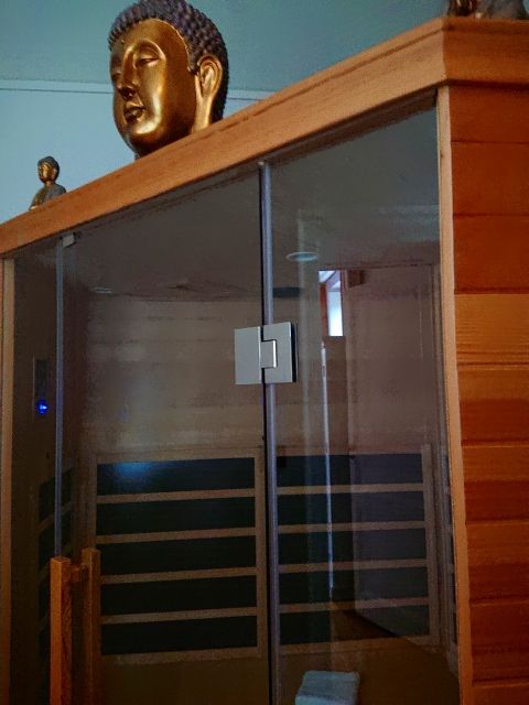 部屋にはなんとサウナまでついていてビックリ
