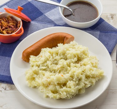 じゃがいもと混ぜ、肉料理と共に食べる。