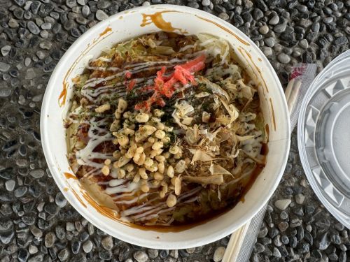 お好み焼き(150元、約704円)