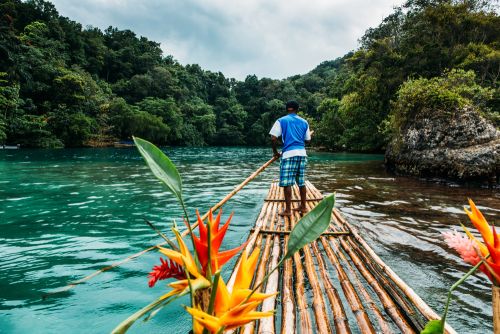 とっておきの旅行をするなら、現地でしか経験できない旅を!