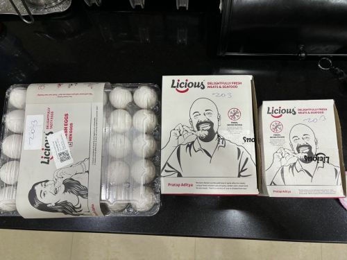 写真の卵は30個入り。値段は約800円。茶色い卵は12個で約400円なので、日本より高めです