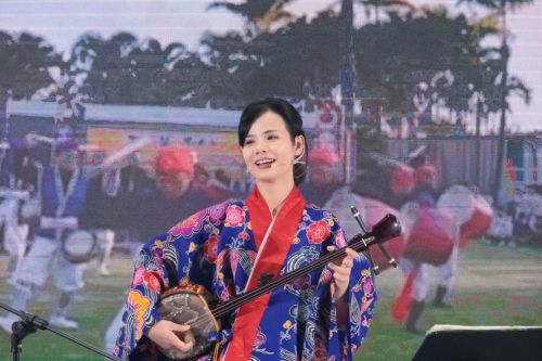 今年はメインステージでも歌を披露