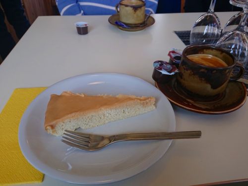 ムルテン名物のニーデルケーキ