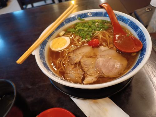 サンパウロ郊外のモジダスクルーゼス市で日本の製法の天然醸造しょう油を使用した『MNラーメン』のしょう油ラーメン