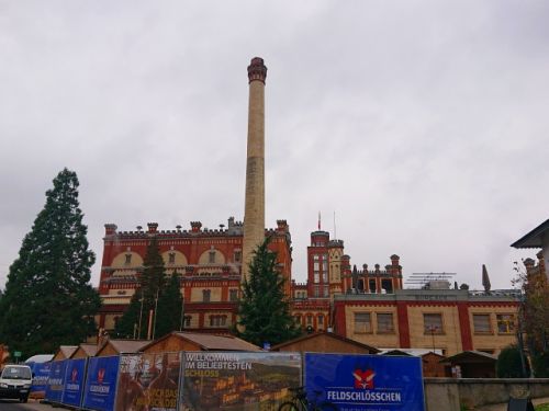 お城のようなビール工場の本棟は１９０８年に建造