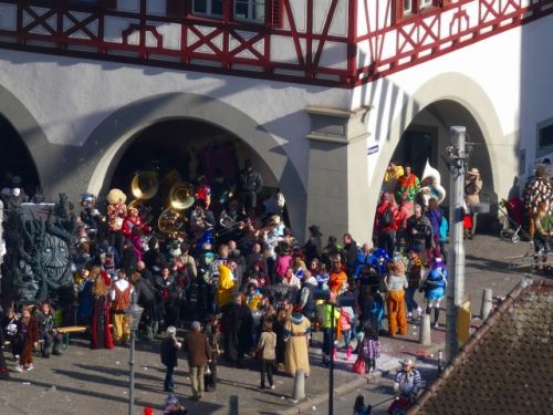 一日中、夜遅くまでブラスバンドの大音量が聞こえていたルツェルンのカーニバル