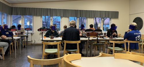 競技風景、今回の参加者は４５人。子どもも大人も、男女も、国籍も分け隔てなくタイムを競い合います